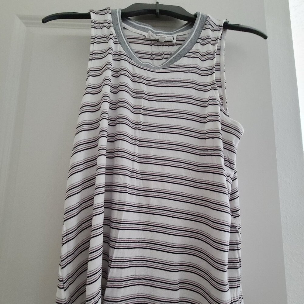 Sleeveless, knit, stripped top